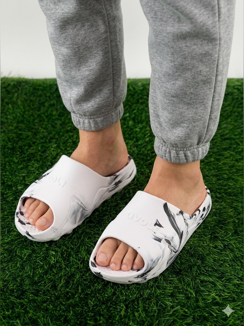avoli recovery Women’s White & Black Marble Effect recovery Slide 9